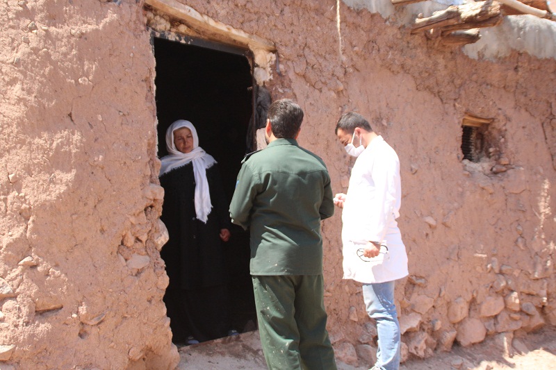 جنگ سپاه با کرونا از خدمات خانه به خانه در روستاهای محروم پلدشت تا توزیع بسته های معیشتی و لوازم التحریر+ تصاویر