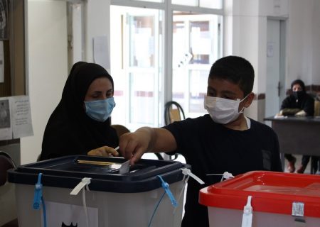 حضور اقشار مختلف مردم پلدشت در پای صندوق های اخذ رای