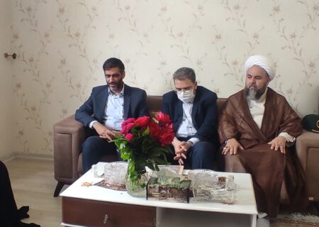 دبیر شورای عالی مناطق آزاد و ویژه اقتصادی کشور  با خانواده شهیدجبرئیلی دیدار کرد