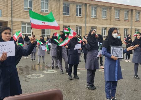 زنگ ایثار و مقاومت در مدارس پلدشت نواخته شد+ تصاویر