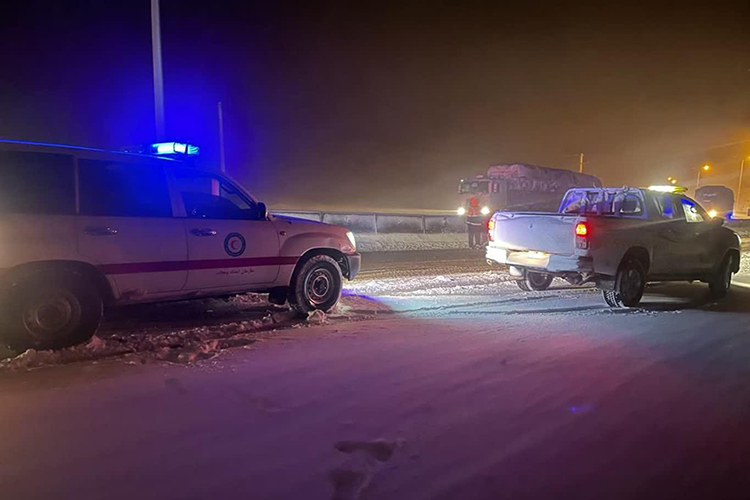 امدادرسانی به ۲۰ خودروی گرفتار در برف و کولاک چالدران