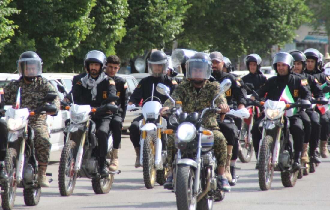 رژه خودرویی نیروهای مسلح در پلدشت برگزار شد