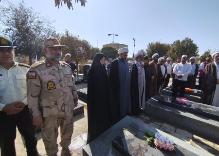 مزار شهدا پلدشت غبارروبی و گل‌باران شد