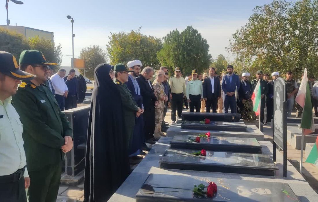 مزار شهدای پلدشت غبارروبی و گلباران شد