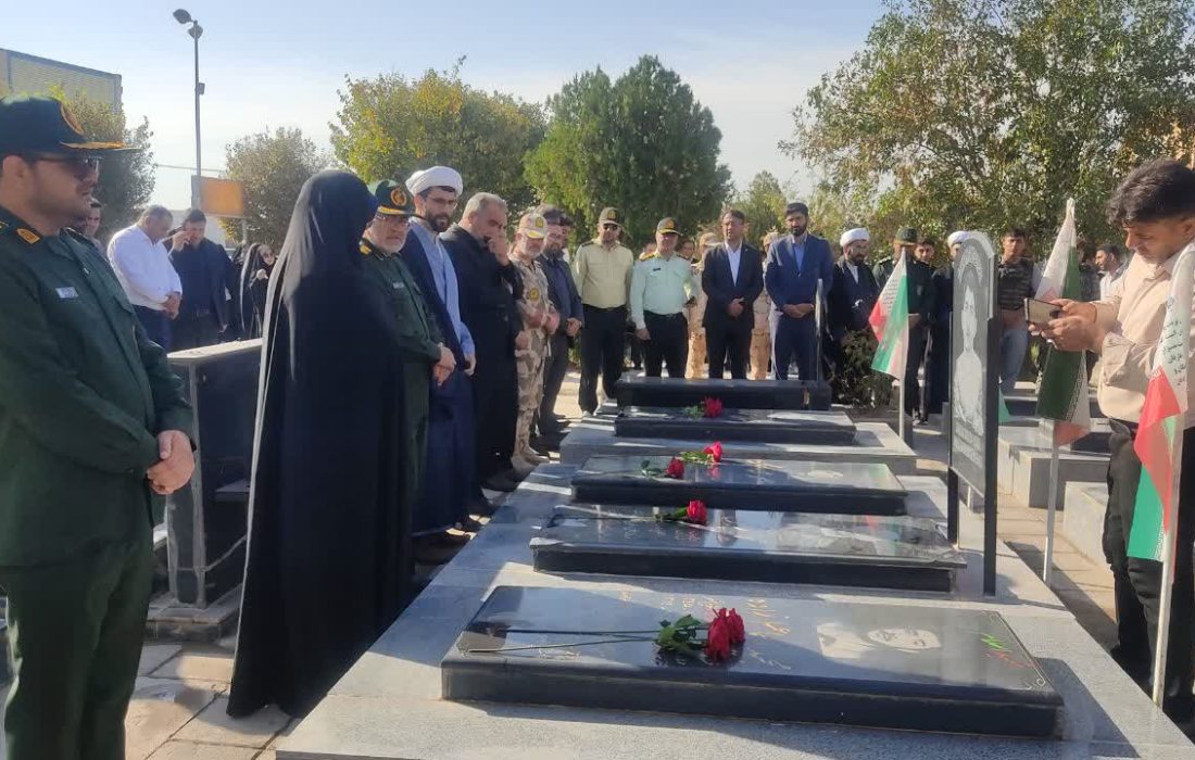 مزار شهدای پلدشت غبارروبی و گلباران شد
