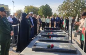 مزار شهدای پلدشت غبارروبی و گلباران شد
